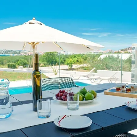 Ferienhaus Mit Privatpool Fur 8 Personen Ca 240 Qm In Vodice, Dalmatien Norddalmatien