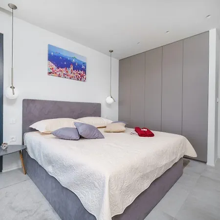 Ferienhaus Mit Privatpool Fur 8 Personen Ca 240 Qm In Vodice, Dalmatien Norddalmatien Holiday home *