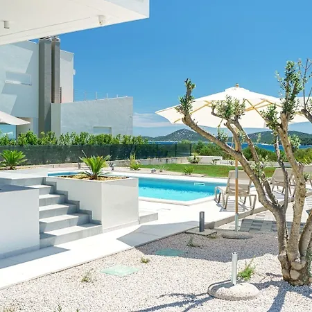 Ferienhaus Mit Privatpool Fur 8 Personen Ca 240 Qm In Vodice, Dalmatien Norddalmatien