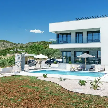 Ferienhaus Mit Privatpool Fur 8 Personen Ca 240 Qm In Vodice, Dalmatien Norddalmatien Vodice